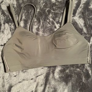 Lululemon like a cloud bra